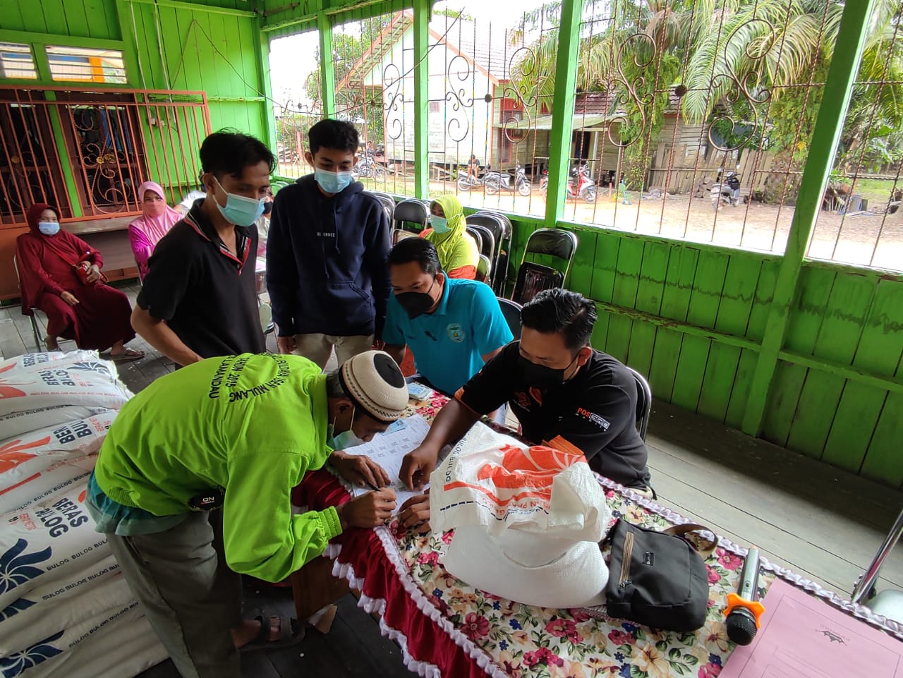 PEMERINTAH DESA BATU KOTAM SALURKAN BSB DAN BST TAHUN 2021